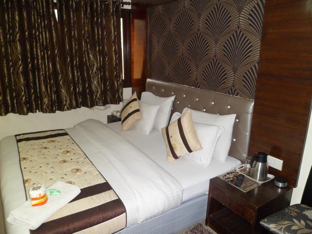 Hotel Arjun New Delhi Room photo